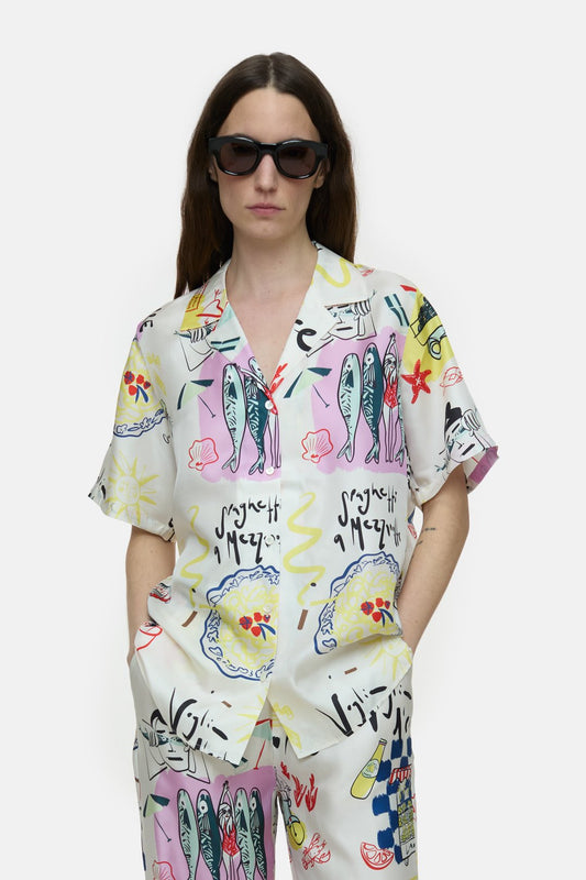 Resort shirt in patterned silk