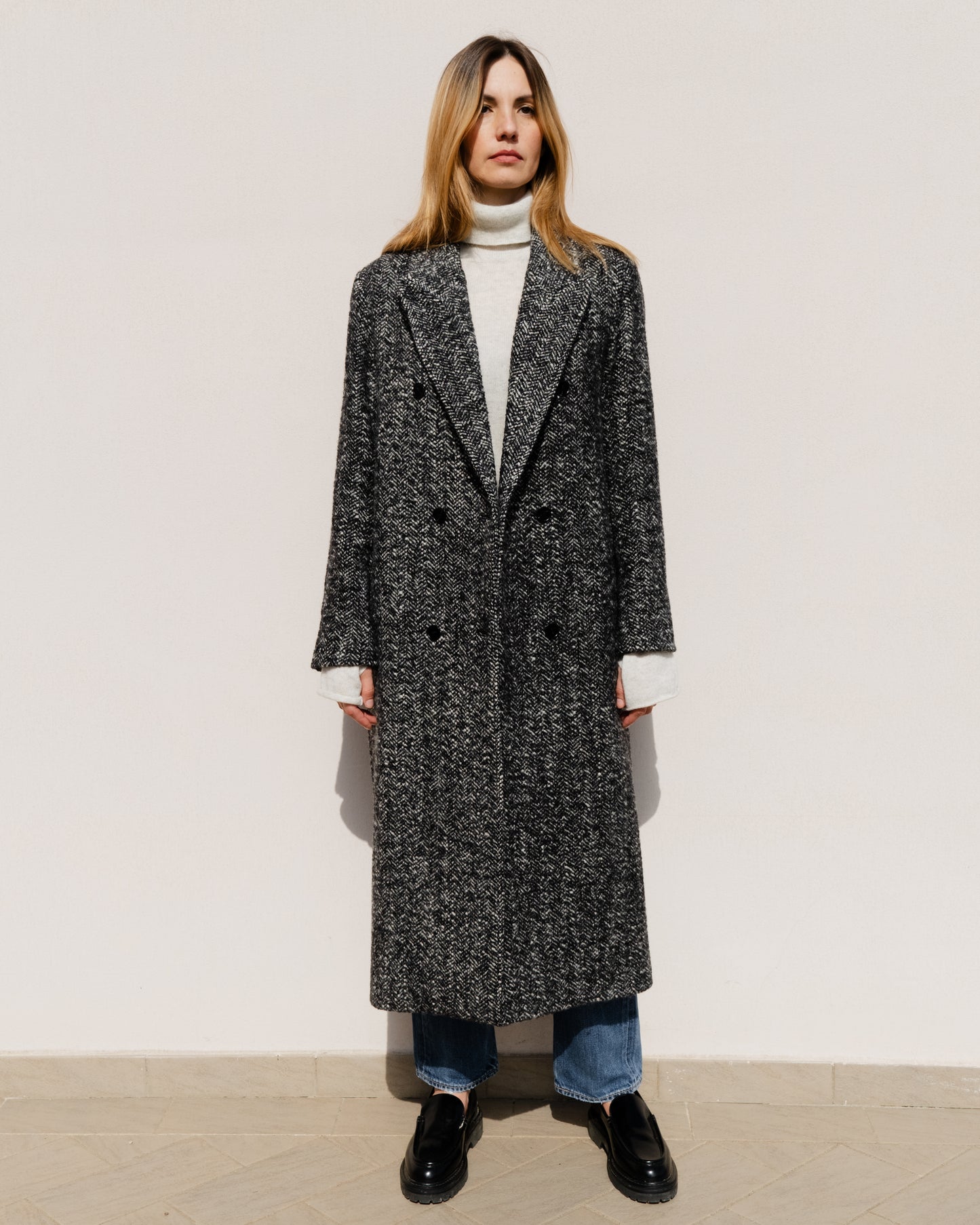 Closed herringbone coat