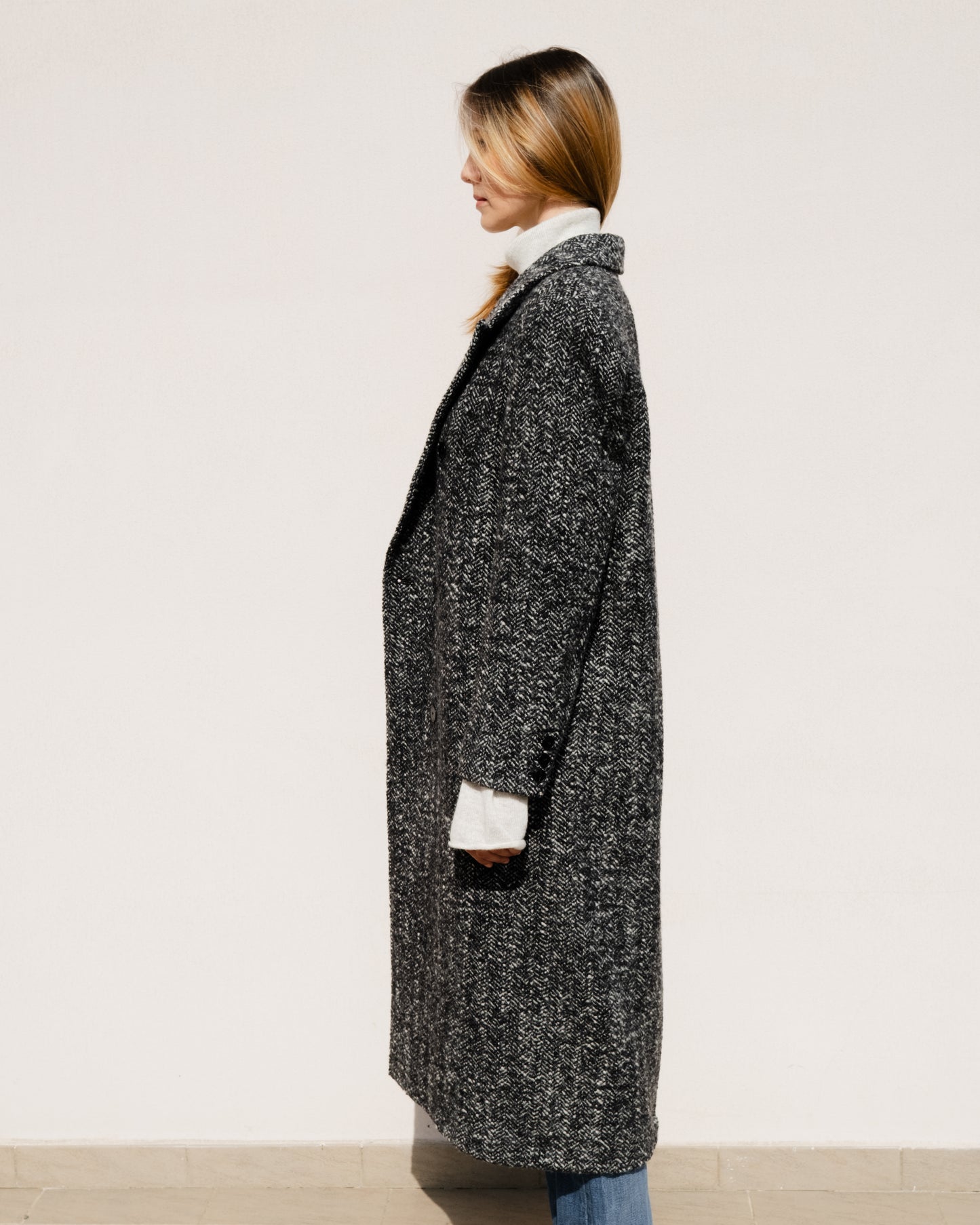 Closed herringbone coat